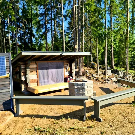 Lyxtält Saunamaailman Tentsile Puumajoitus, Laavu & Pahkasauna *