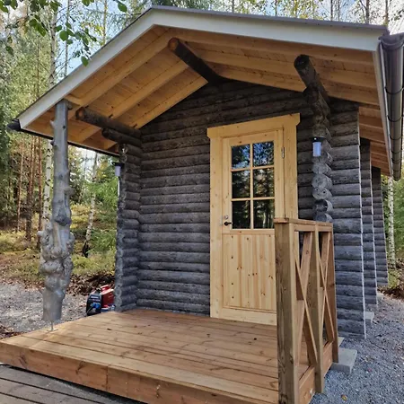 Saunamaailman Tentsile Puumajoitus, Laavu & Pahkasauna Lyxtält Sastamala